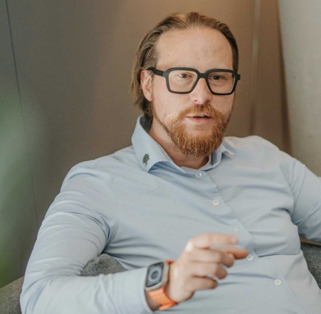 Der CISO-Wandel: Warum moderne IT-Sicherheit zwingend Governance braucht 1 Der Autor